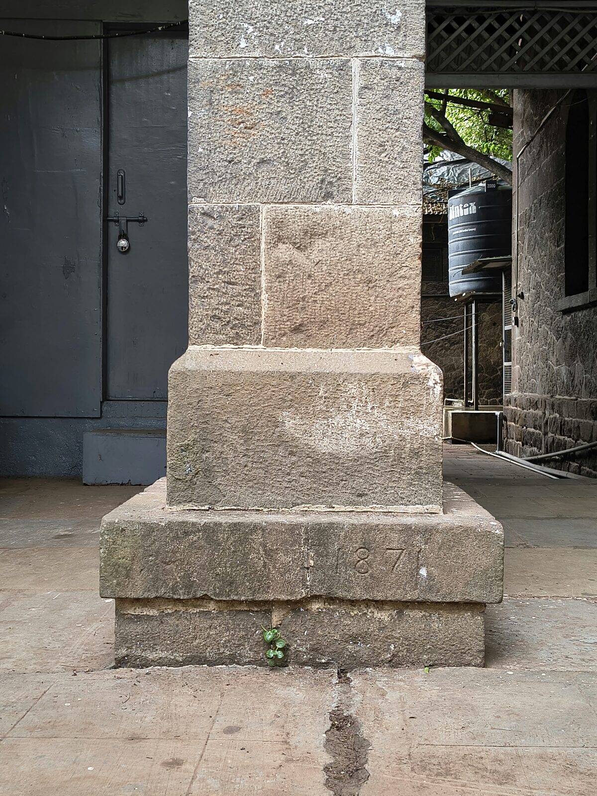 Run #191 1871 Stone Pillar
